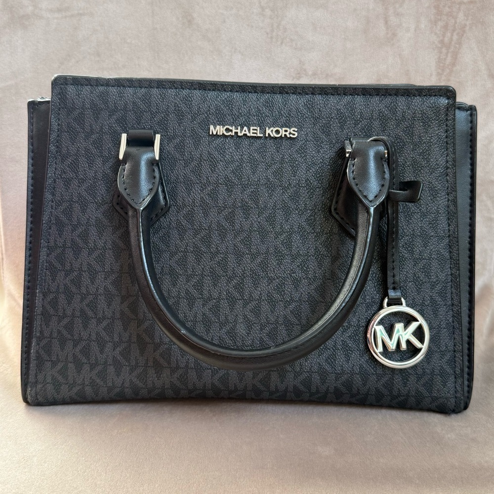 Excellent condition Small Michael Kors Hope Logo and Leather Satchel - Picture 4 of 11